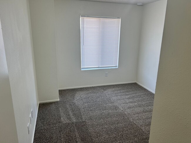 Building Photo - 4418 White Ln