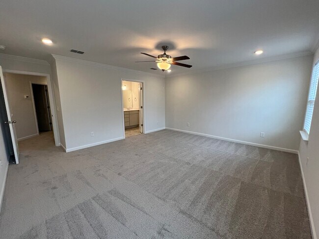 Building Photo - 967 Horse Mountain Rd