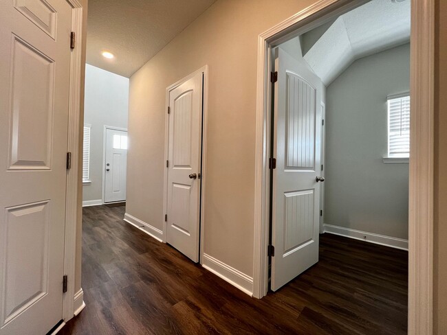 Building Photo - AVAILABLE LATE JANUARY (One Pet Only)