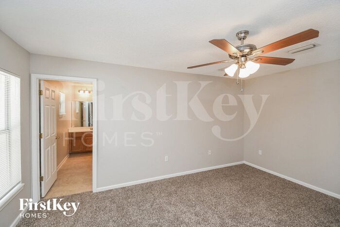 Building Photo - 5603 Village Pond Cir