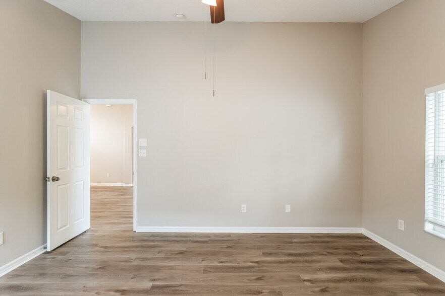 Building Photo - 7920 Oakstone Ct