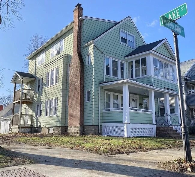 Primary Photo - 166 Woodlawn St