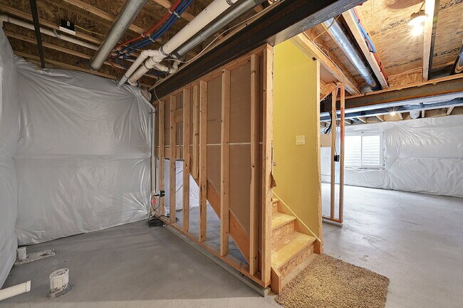 Building Photo - $2,145.00, 4-bed, 2.5-bath located in Colo...