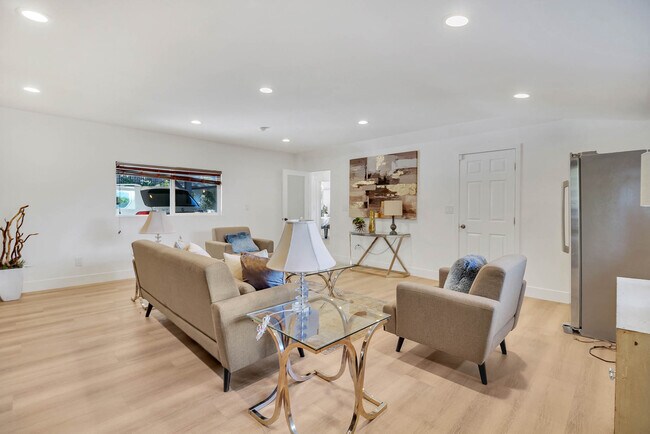 SUITE 2 - 16047 Meadowcrest Rd