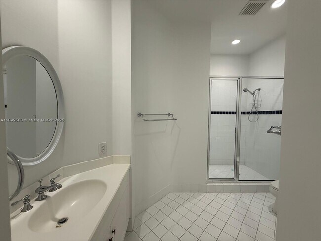 Building Photo - 996 Sanibel Dr