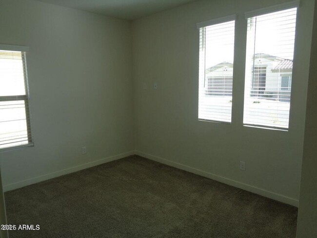 Building Photo - 42400 W Paseo Dr