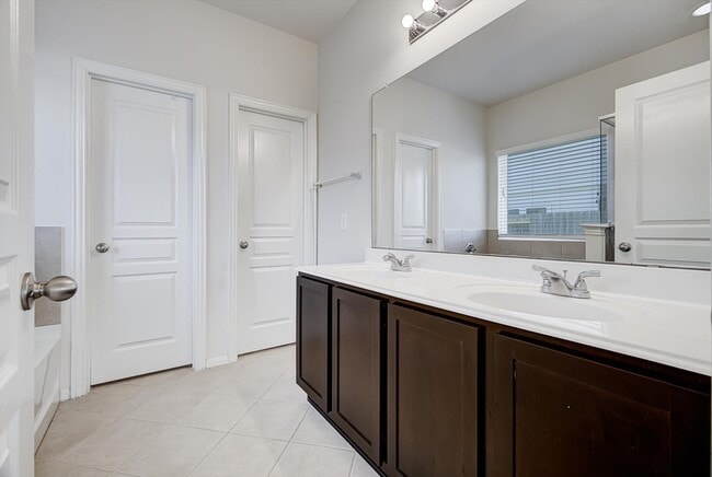 Building Photo - 3323 Creole Bay Ln