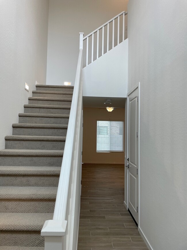 Building Photo - 901 S Smith Rd