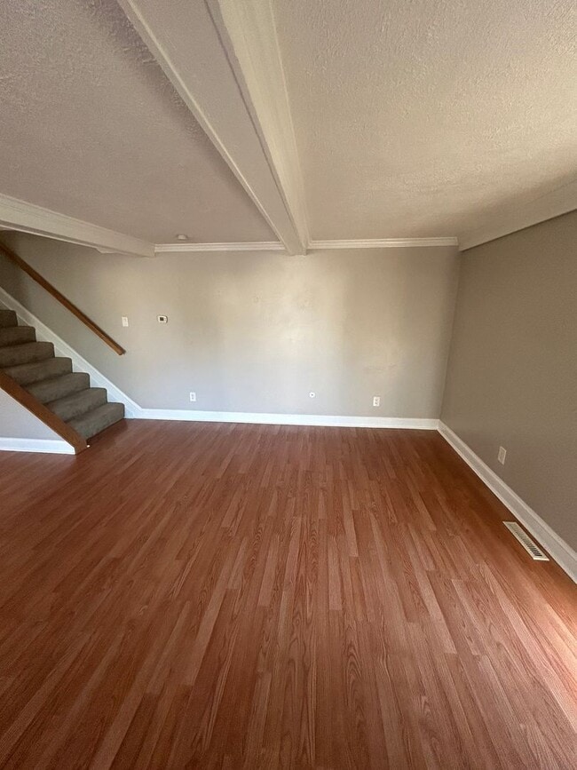Building Photo - Modern 1 Bedroom Townhome in Prime Moon Township Location!