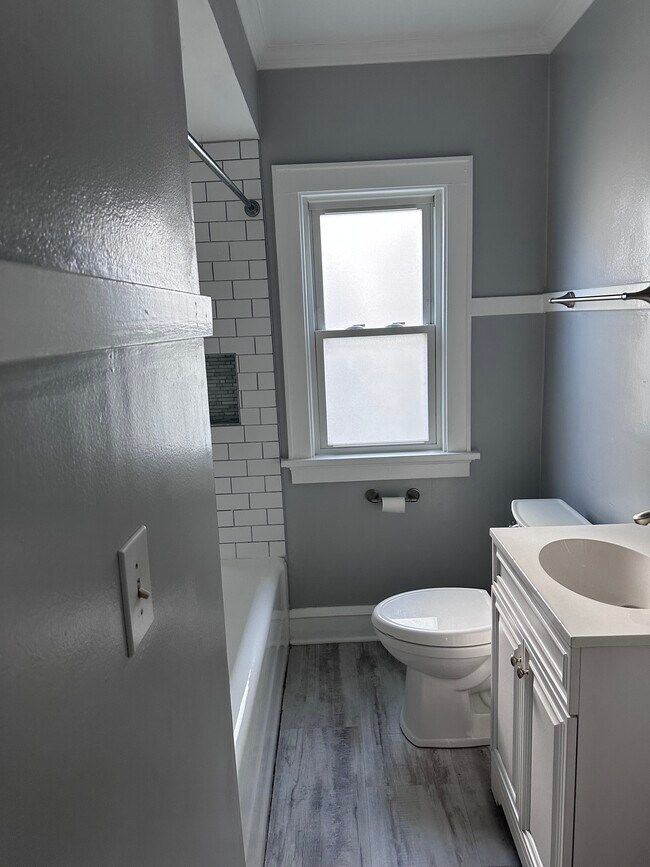 Building Photo - 3251 S Springfield Ave