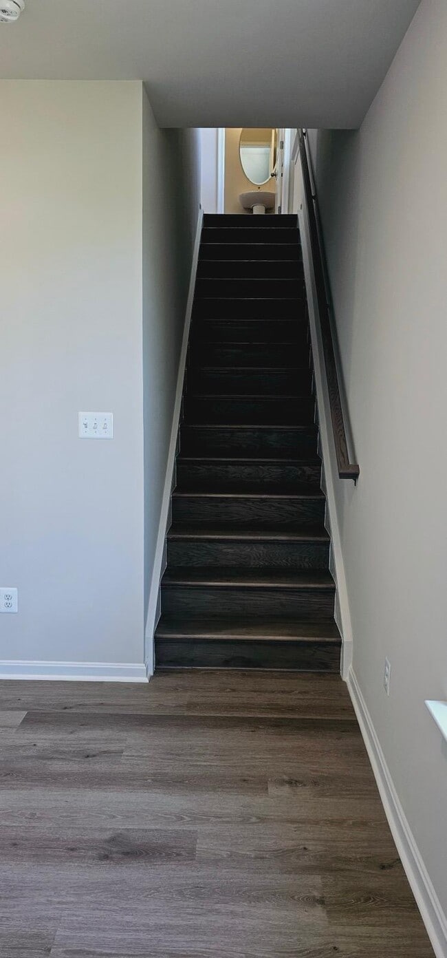 Building Photo - 2550 Hopton Ln