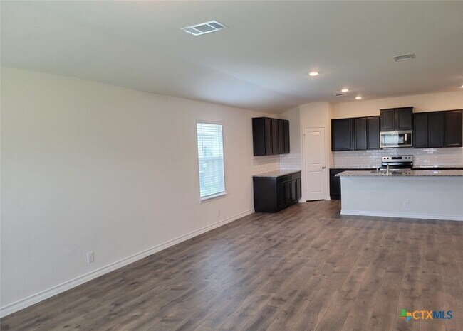 Building Photo - 609 Great Plains
