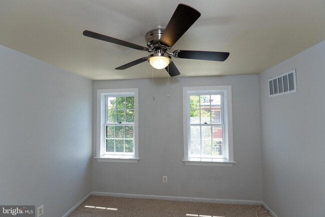 Building Photo - 640 Dover St