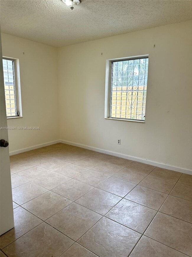 Building Photo - 956 NE 80th St