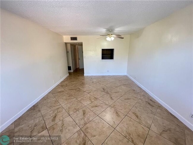 Building Photo - 4354 NW 9th Ave