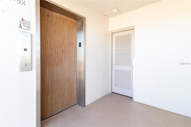 Building Photo - 4460 Ironwood Cir