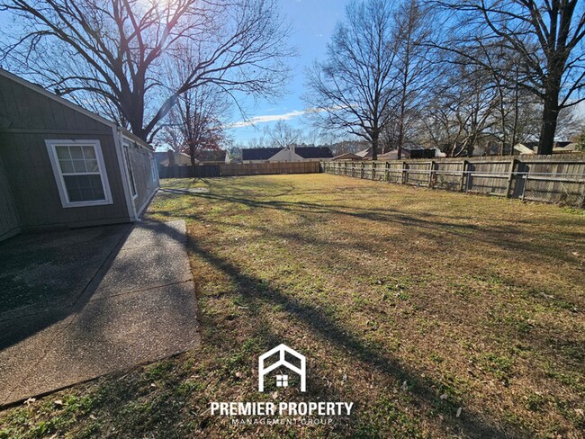 Building Photo - Spacious 4BR/3BA Memphis Home w/ Vaulted Ceilings, Hardwood Floors & 2-Car Garage