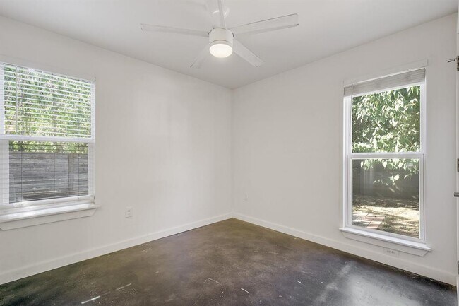 Building Photo - 4805 Brighton Rd