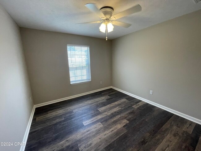 Building Photo - 7106 N Lagoon Dr