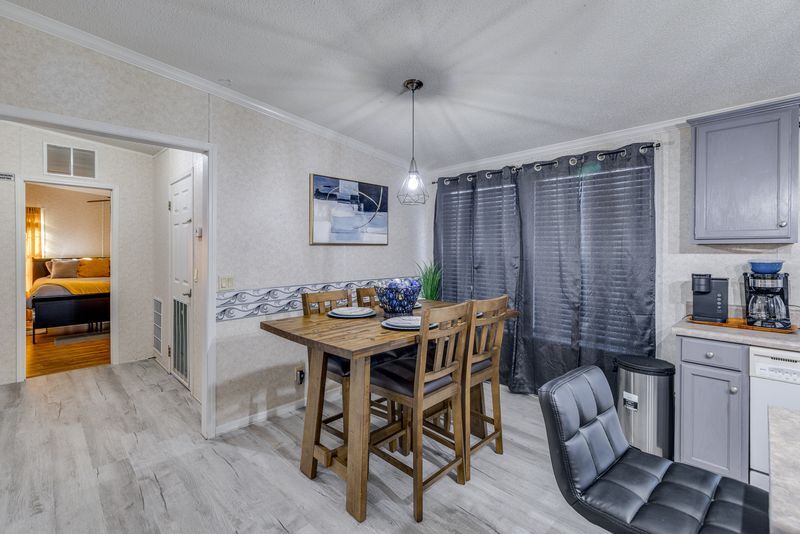 Building Photo - 9427 Syble Dr