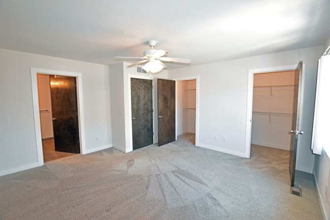 Building Photo - 3 BR, 2 1/2 BA, 2-Car, 1885 SF Townhouse, ...