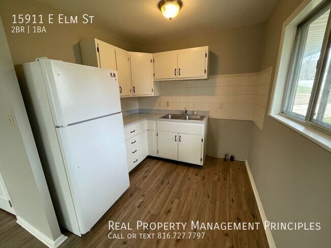 Building Photo - Newly Remodeled Townhouse Charmer!