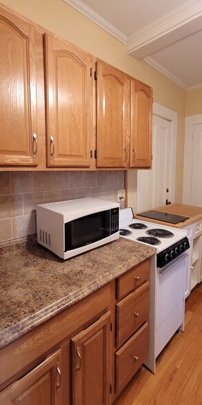 Kitchen - 463 W Gray St