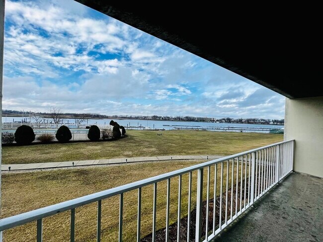 Building Photo - 200 Cove Way