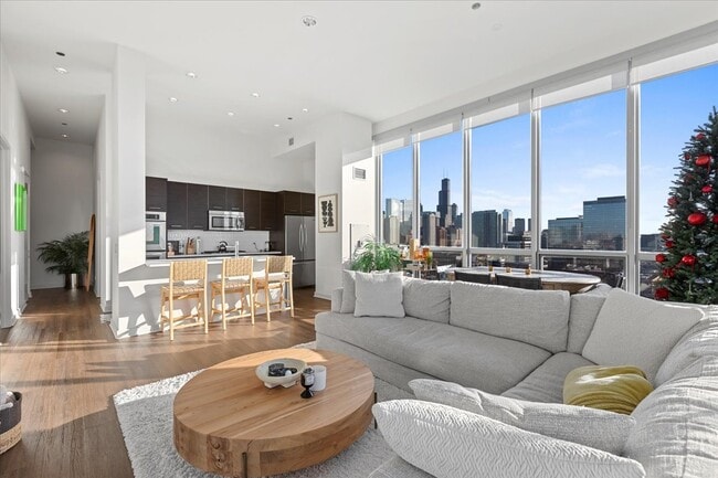 Building Photo - 910 W Huron St