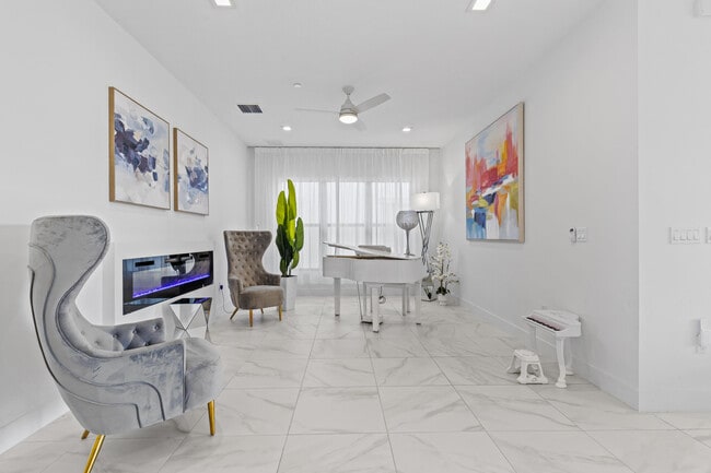 Building Photo - 12884 Wingspan Ct