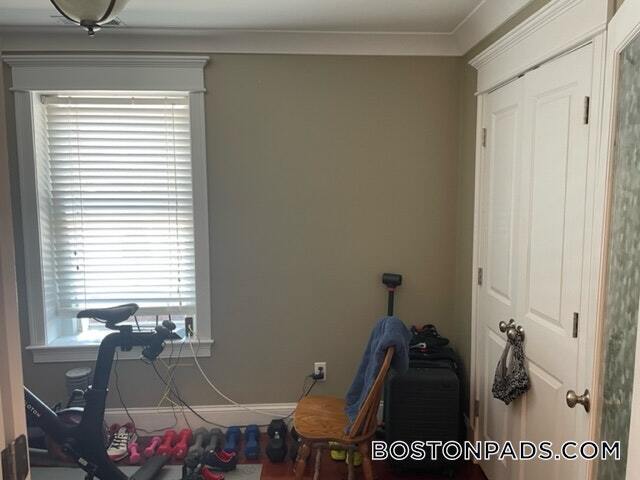 Building Photo - 632 E Broadway