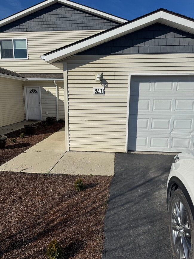 Building Photo - 5209 E Upriver Dr