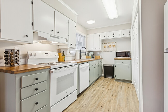 Building Photo - 616 Lemaster Ave