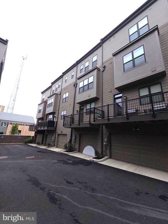 Building Photo - 5337 ZENITH OVERLOOK Dr