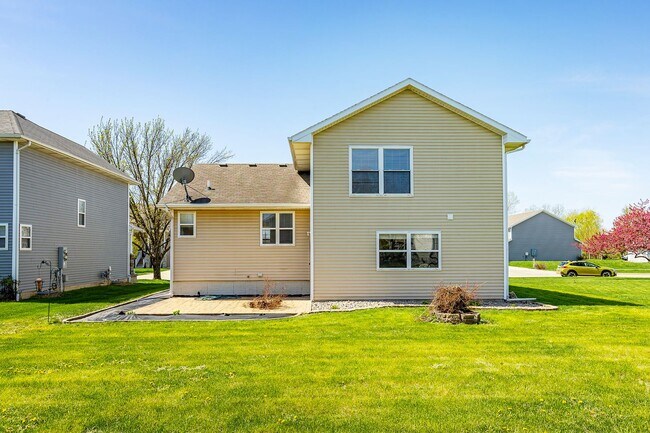 Building Photo - SPACIOUS COMFORT!! 3 Bedroom, 2 Bathroom House in Ankeny!