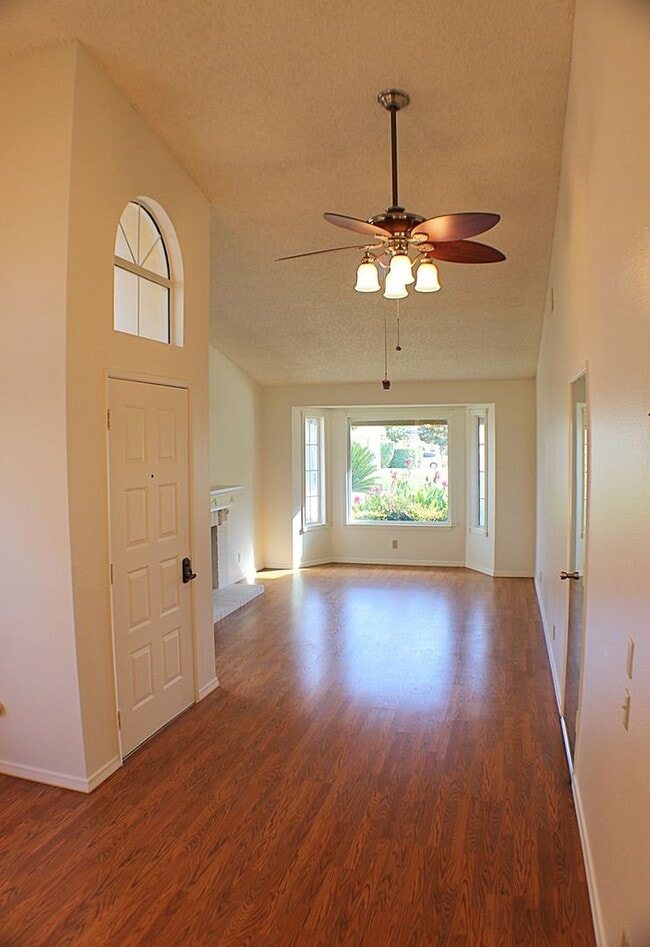 Building Photo - Beautiful Sun Lakes Country Club Home – 55...
