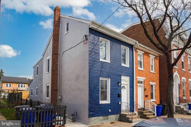 Building Photo - 451 King St