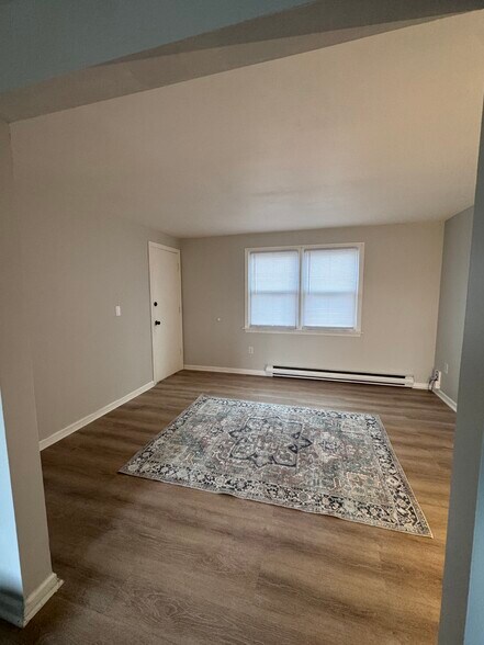 Living room - 115 Ward St