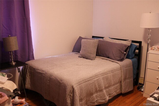 Building Photo - 649 E Beech St