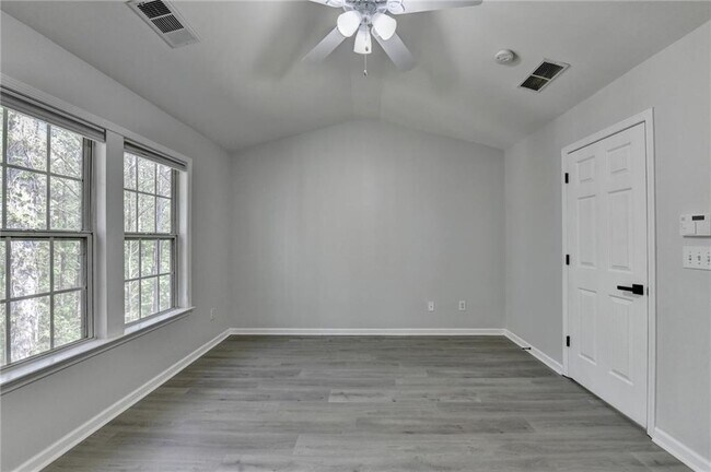 Building Photo - 3977 Howell Park Rd
