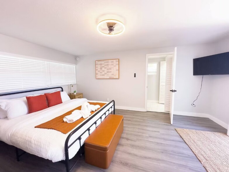 Building Photo - 8911 Oren Ave