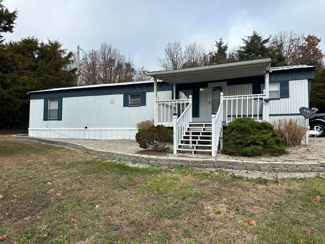 Primary Photo - 2 bedroom 1 bathroom mobile home for rent