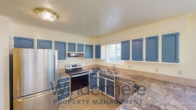 Building Photo - 151 E Maple St
