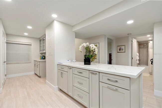 Building Photo - 6500 Sunset Way