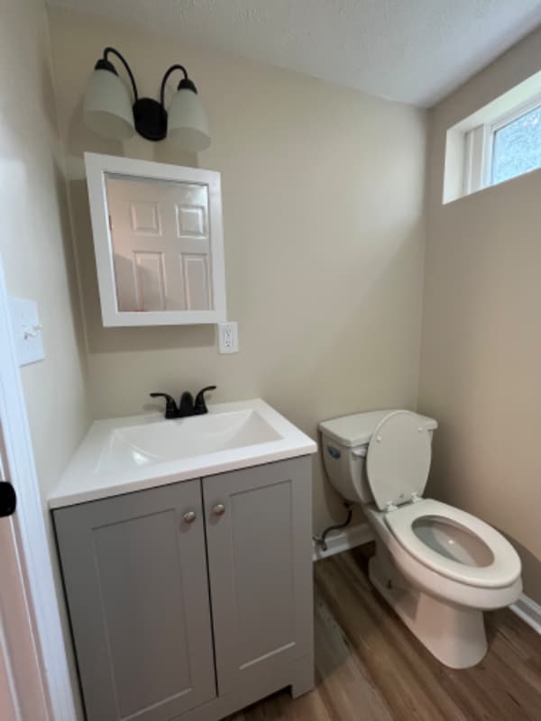 Building Photo - 4023 Valley View Dr