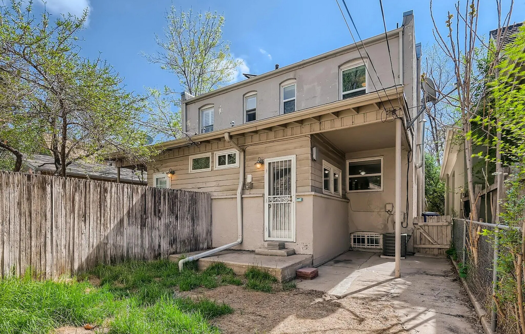 Building Photo - 2343 Hooker St