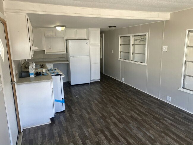 Building Photo - 1 Circle Dr