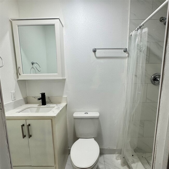 Building Photo - 403 Clear Lake Rd