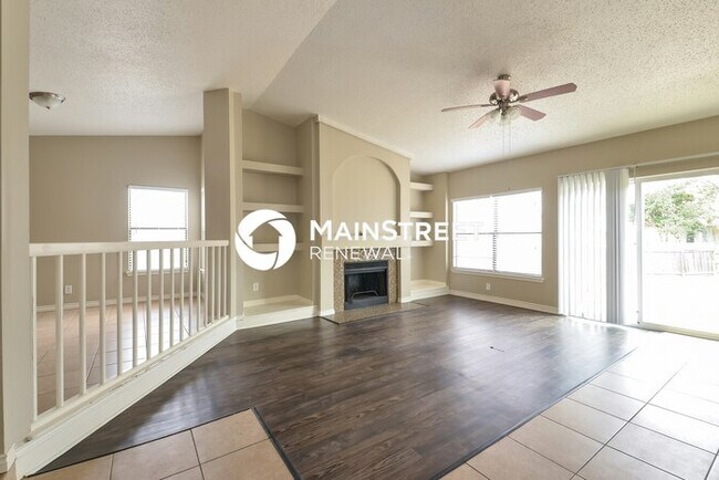 Building Photo - 3 Bedroom Pet-Friendly Home in San Antonio, TX with Main Street Renewal