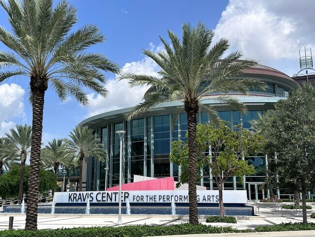 Building Photo - 550 Okeechobee Blvd